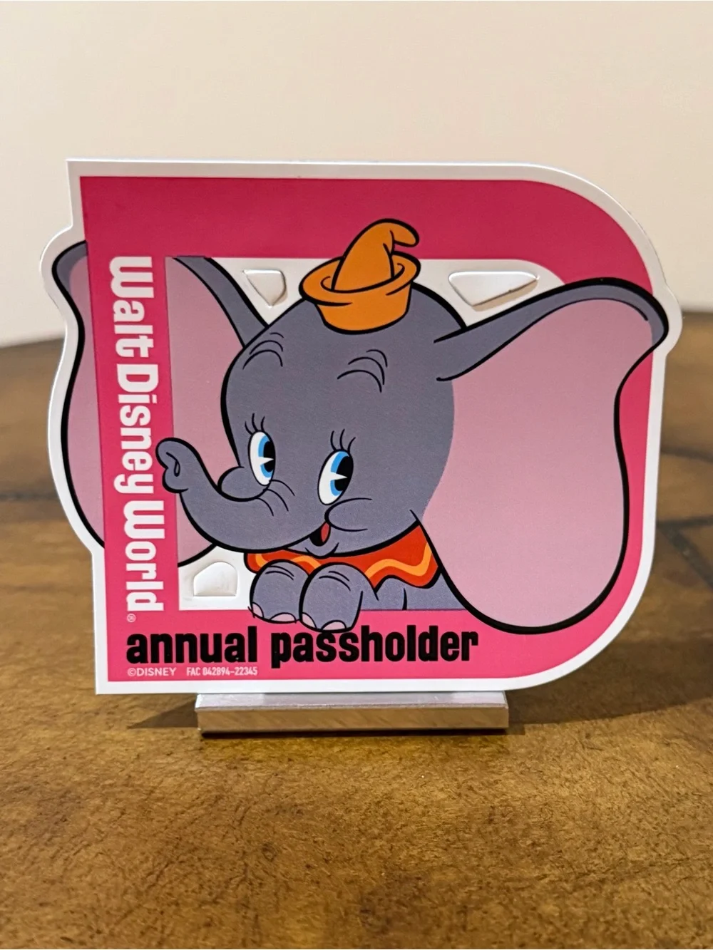 NEW AUTHENTIC WALT DISNEY WORLD 2023 ANNUAL PASSHOLDER DUMBO MAGNET